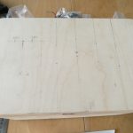 die Bohrpunkte wurden aufs Holz übertragen