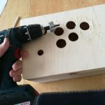 Löcher werden gebohrt