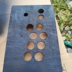 frisch lackiert, die Holzmaserung ist noch erkennbar