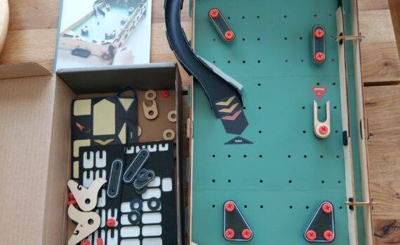 Pinball Crate der Firma KiwiCo
